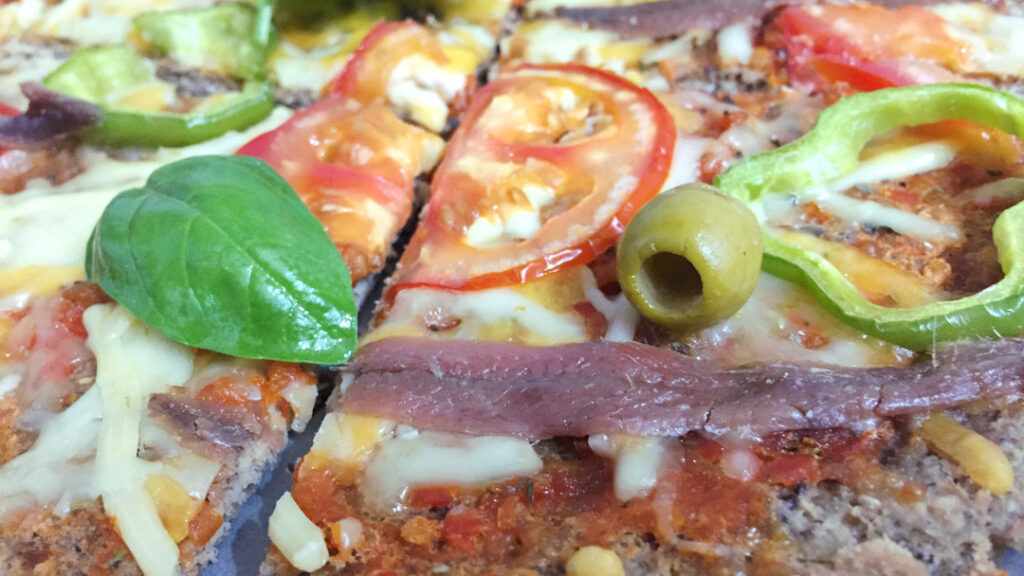 Pizza keto con base de pollo