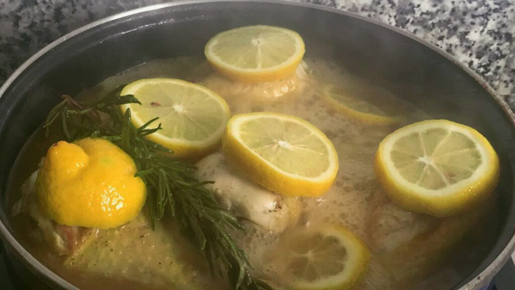 Pollo a la cazuela con romero y limón