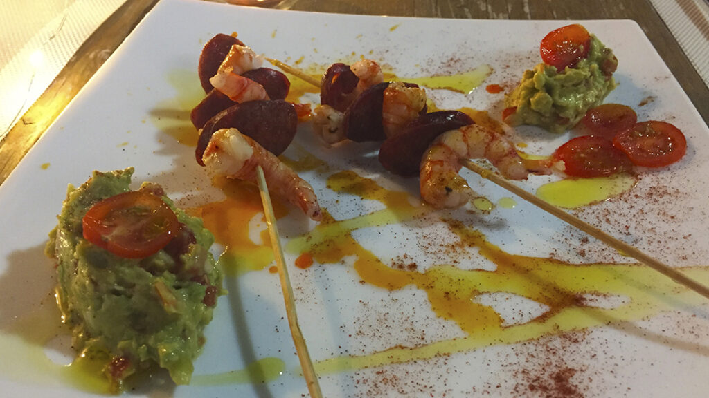Brochetas de gambas y chorizo sin carbohidratos