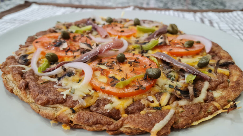 Pizza keto con base a la sartén