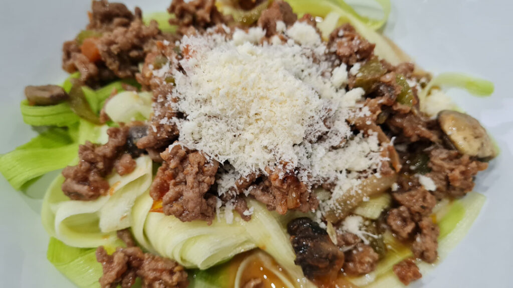 Tallarines de calabacín a la boloñesa keto
